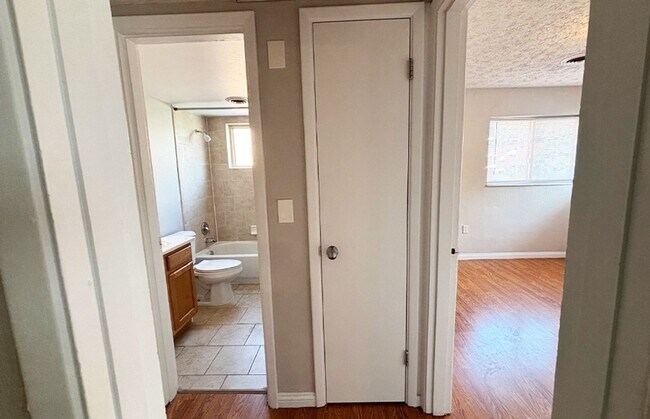 Building Photo - 559 Lowell Ave