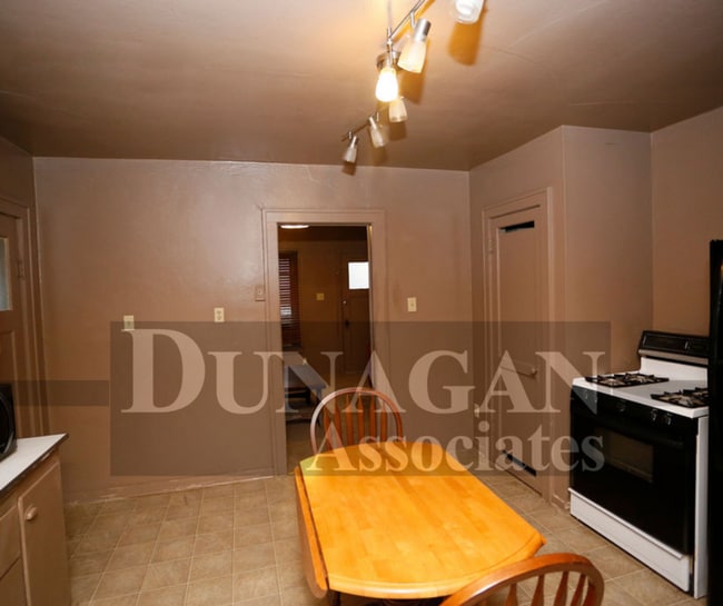 Building Photo - 408 W Luckey St