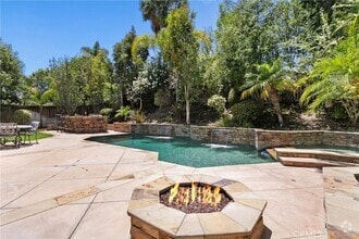Building Photo - 28501 El Sur