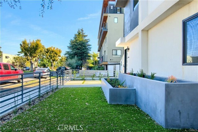 Foto del edificio - 4455 S Slauson Ave