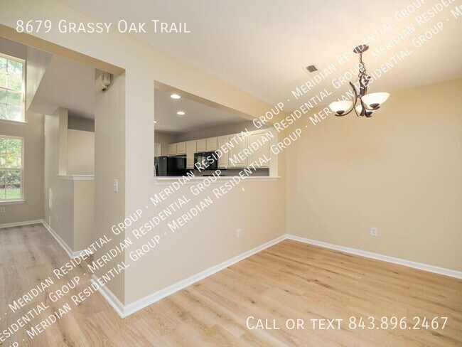 Foto del edificio - 8679 Grassy Oak Trail