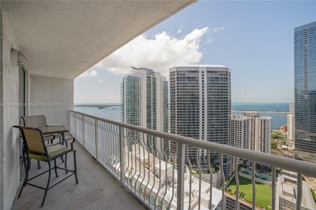 Foto del edificio - 1200 Brickell Bay Dr