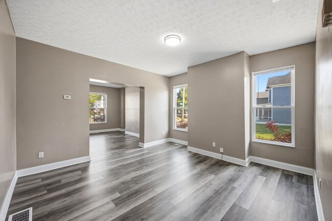 Building Photo - 387 St Clair Ave
