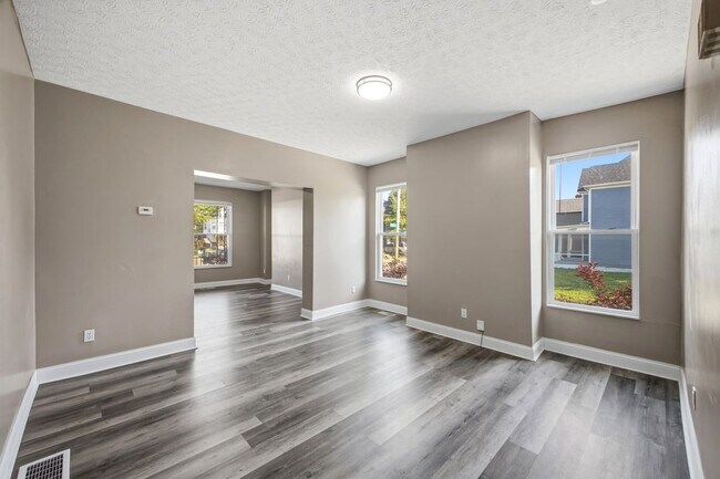 Foto del edificio - 387 St Clair Ave