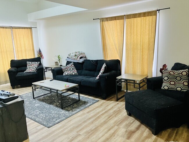 Foto del edificio - 3524 Willowview Ct