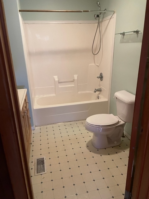 Bathroom - 505 S Plum St