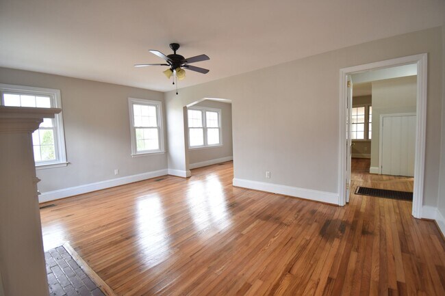 Foto del edificio - 3 Bedroom 2 Bathroom- Small Pets
