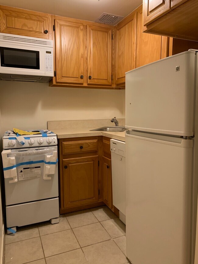 Building Photo - 269 W 73rd St