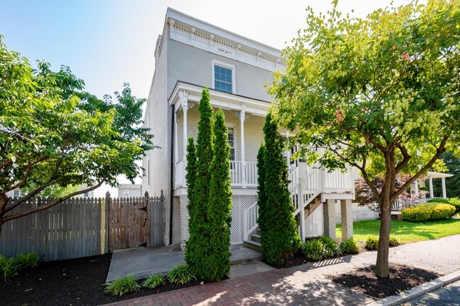 Building Photo - 706 Catherine St