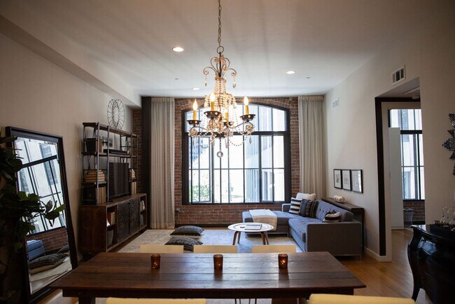 Building Photo - FiDi/SoMa: Rare Architectural Gem in the H...