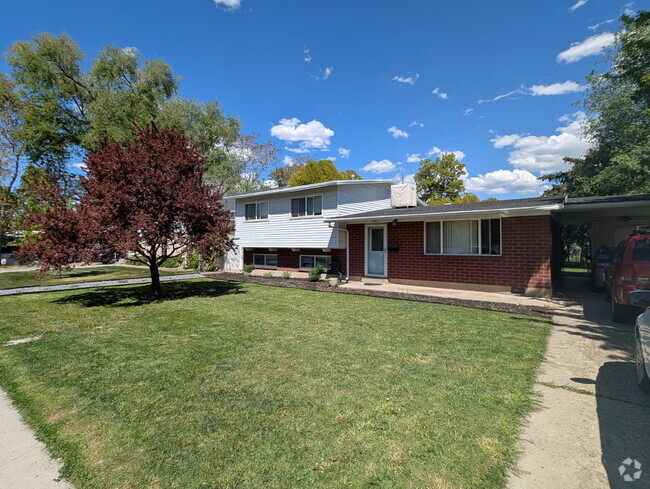 Building Photo - 3747 S 645 E