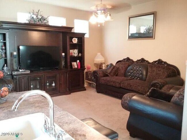 Foto del edificio - 4909 S 15th Pl
