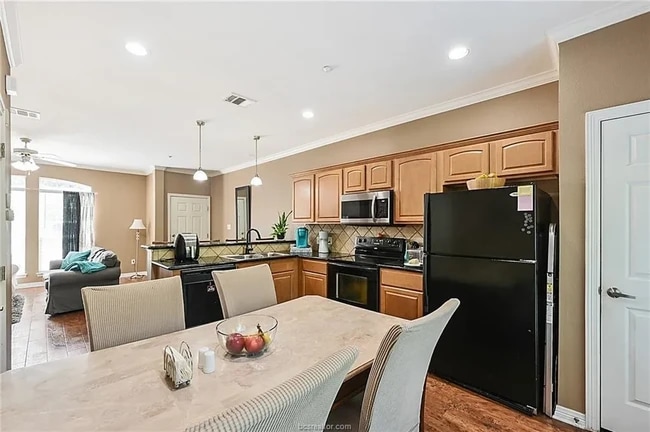 Building Photo - 305 Holleman Dr E