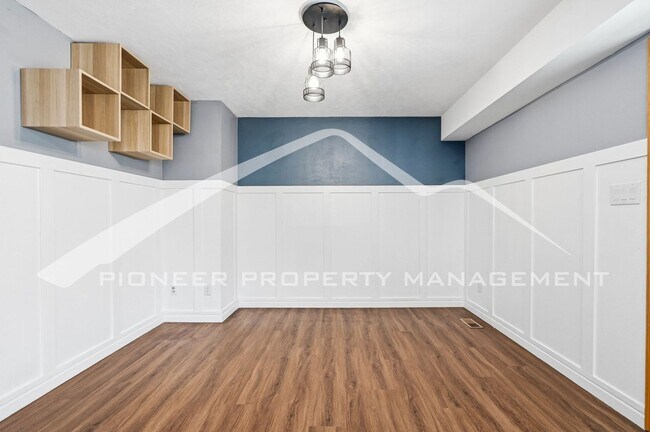 Building Photo - 655 S Xenon Ct