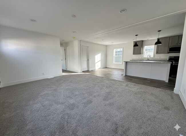 Building Photo - 7 Rainier St N