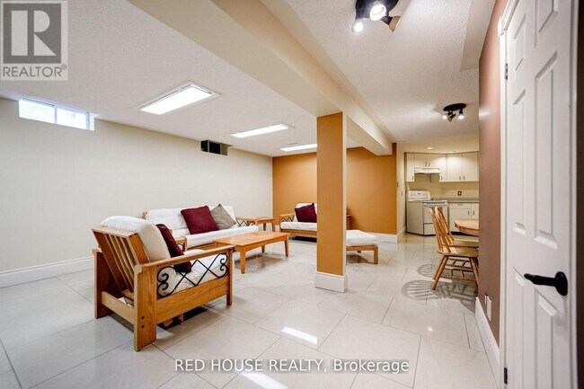 Photo du bâtiment - 4450 Mayflower Dr