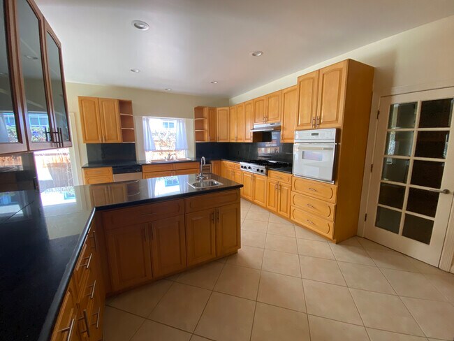 Cocina - 1947 Kelton Ave