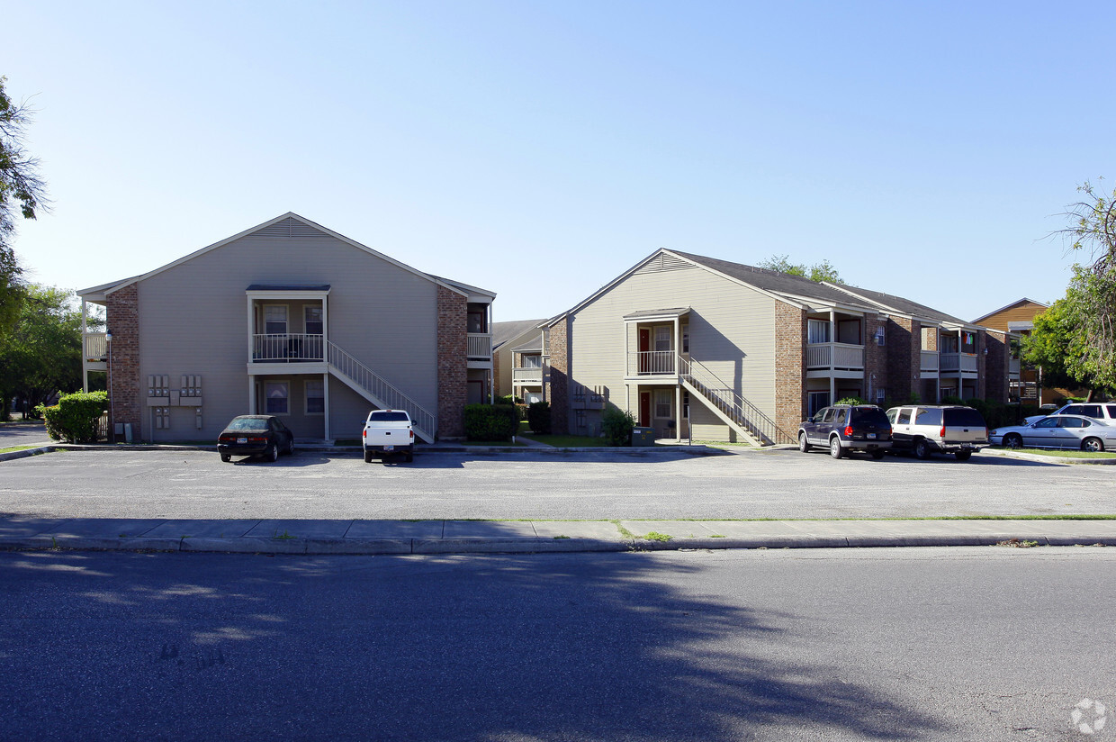 Primary Photo - Gardenwood Apartments