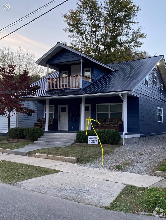 Apartments near Weddington Plaza Shopping Center in Pikeville, KY