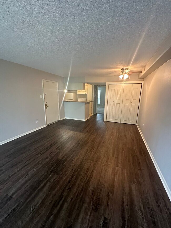 Foto del edificio - 1BD/1BA Condo located on the Germantown/Me...