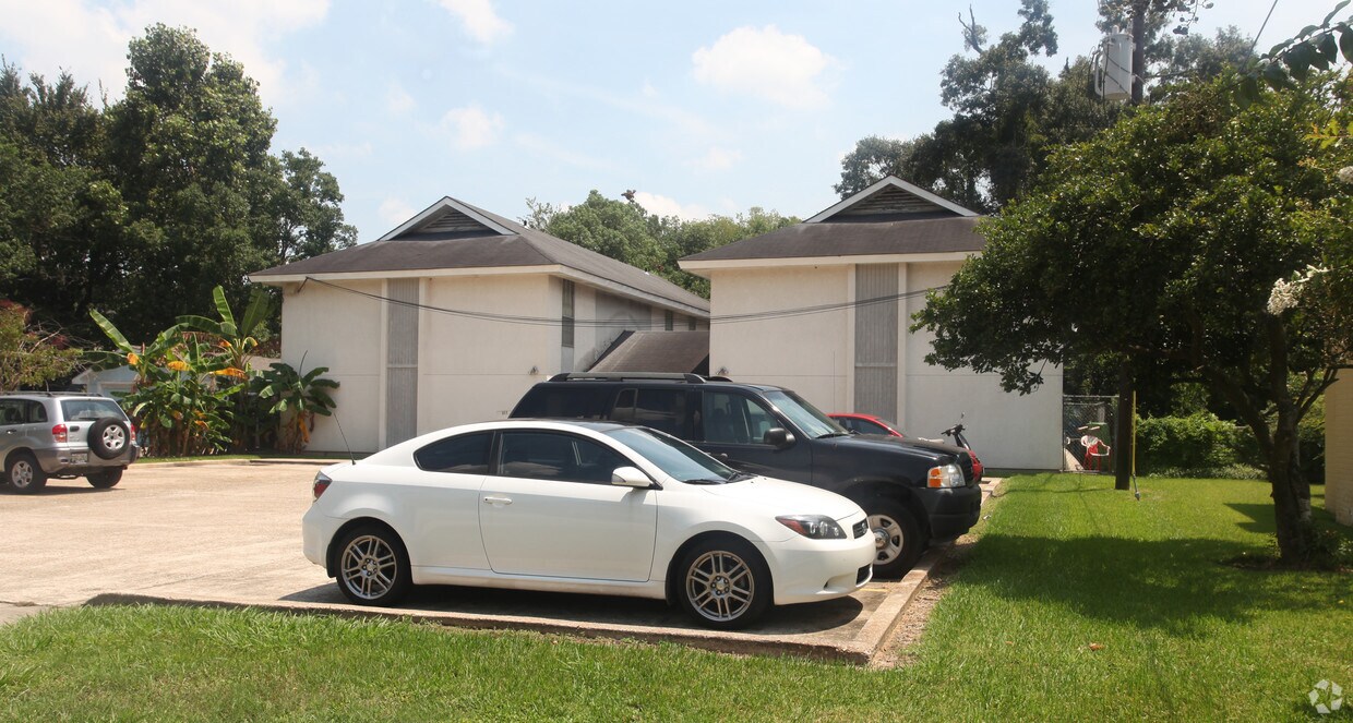 Primary Photo - 317 East Drive Apartments