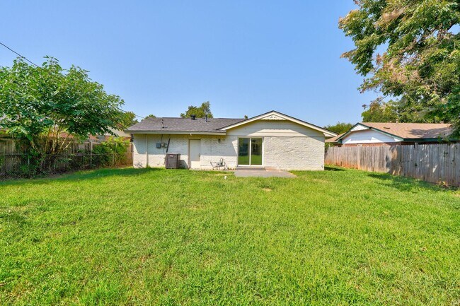 Foto del edificio - 3332 Greenbrier Terrace
