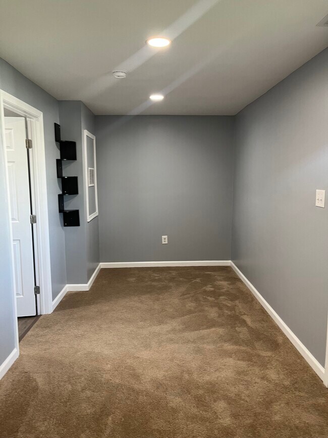 Building Photo - 124 Wye Oak Dr
