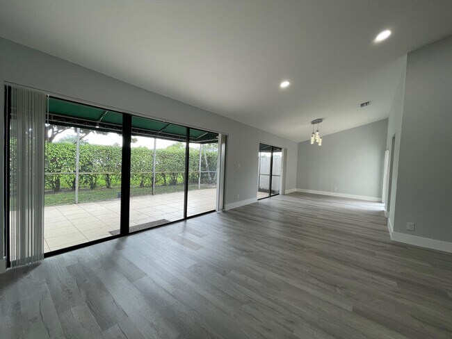 Building Photo - 6498 Las Flores Dr