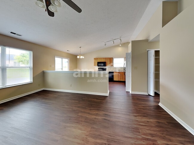 Building Photo - 7864 Fox Glen Drive
