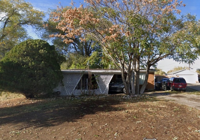 Building Photo - 658 Ann St