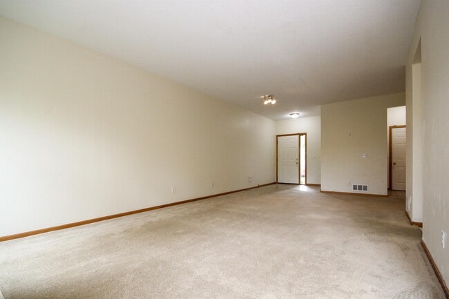 Building Photo - 15274 Florist Cir