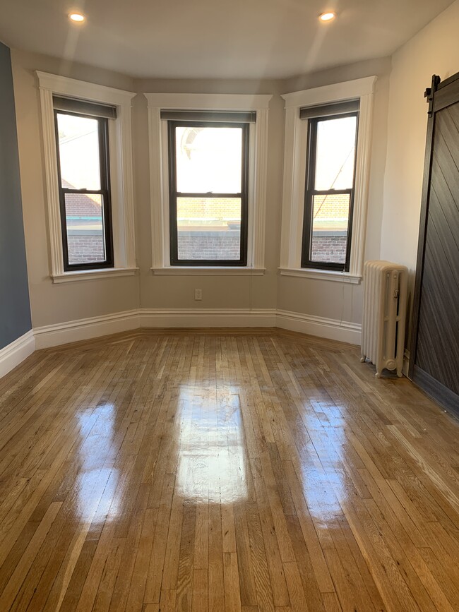 Building Photo - 107 Jersey St