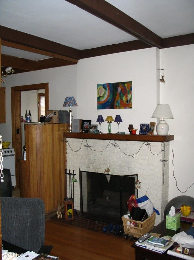 Building Photo - 102 E Kingsley St