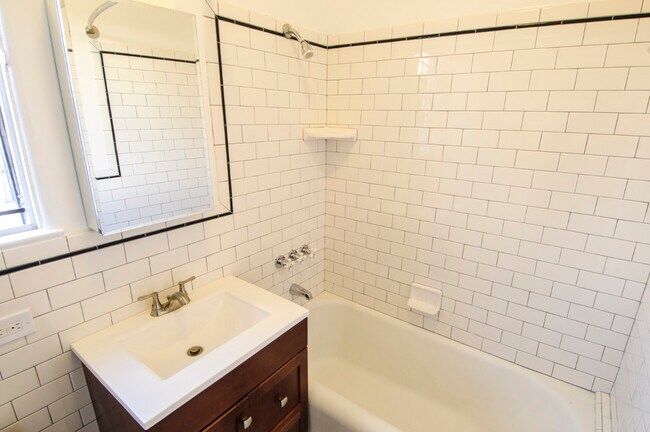 Foto del edificio - 140 Roxbury Dr