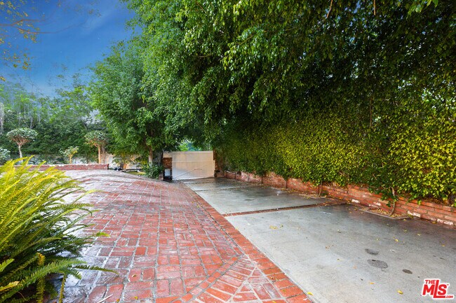 Foto del edificio - 1526 San Vicente Blvd
