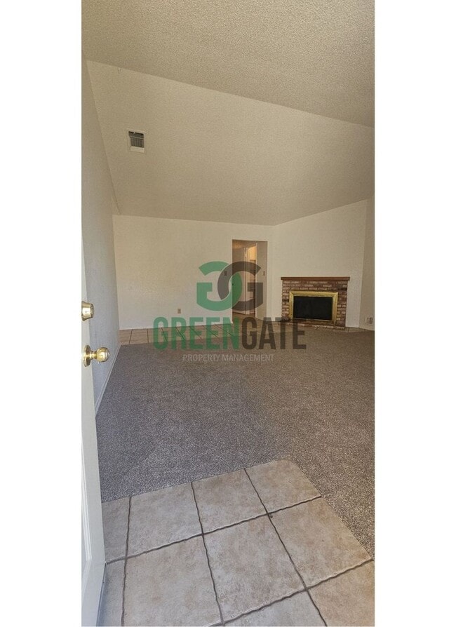 Foto del edificio - 3 BEDROOM 2 BATH HOME MOVE IN READY IN North MODESTO!