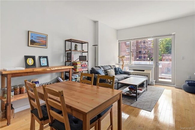 Building Photo - 460 W 236th St
