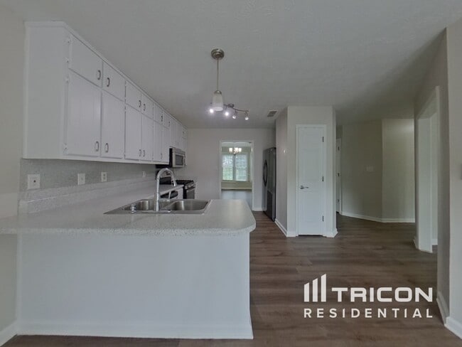 Building Photo - 325 Cypress Ln