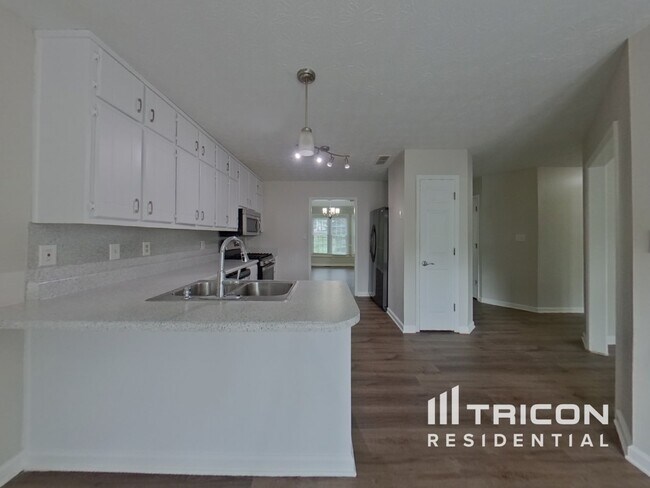 Foto del edificio - 325 Cypress Ln