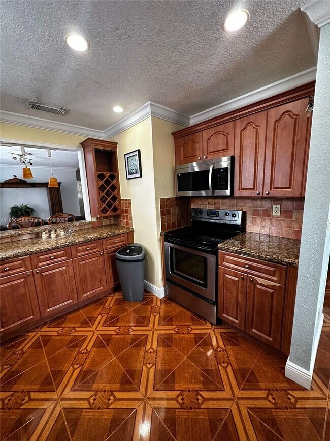 Foto del edificio - 2340 NW 1st St