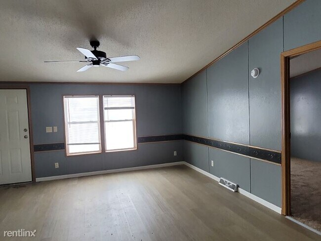 Building Photo - 3 br, 2 bath Mobile Home - 123 W 9th St