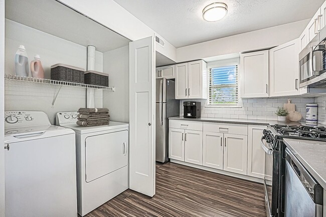 Building Photo - Byron Lakes Apartments