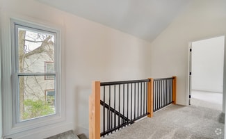 Building Photo - 529 N Madriver St
