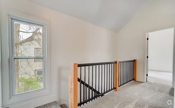 Building Photo - 529 N Madriver St