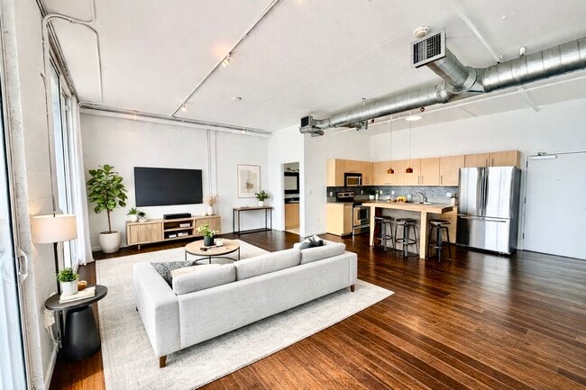 Building Photo - 444 NE 30th St