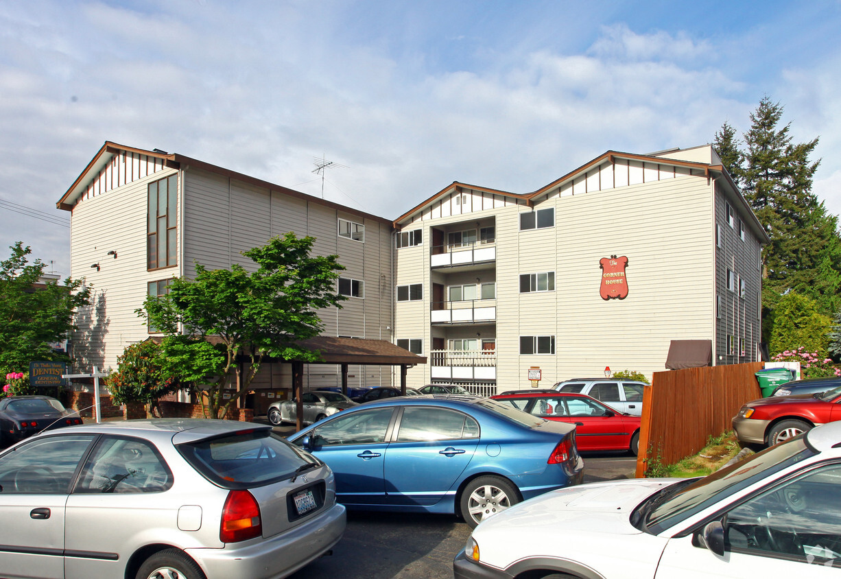 Primary Photo - Corner House Apartments