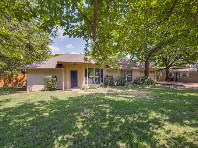 Foto del edificio - 627 Stonecrest Rd