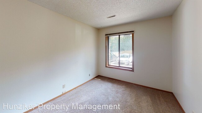 Building Photo - 2 br, 1 bath Apartment - 208 S. Hyland 208...