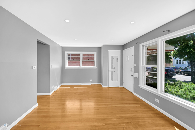 Foto del edificio - 5906 W Gunnison St