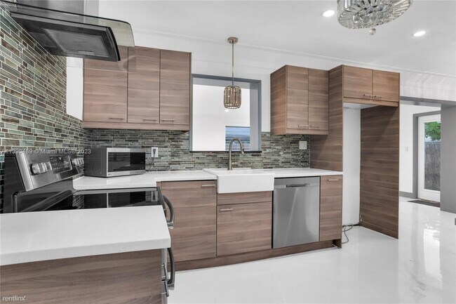 Foto del edificio - 3 br, 2 bath House - 4031 NE 18th Ave